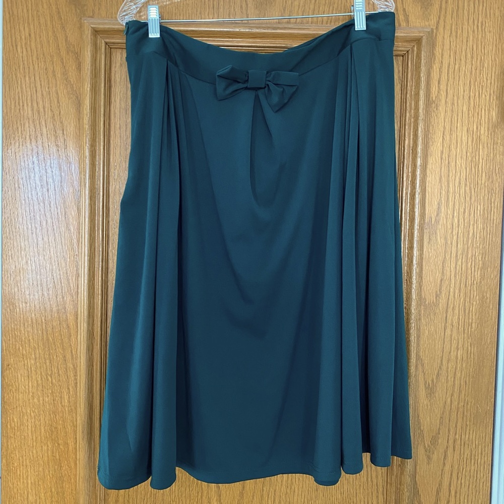 Dark green skirt size 1XL from Shein worn once for pictures!